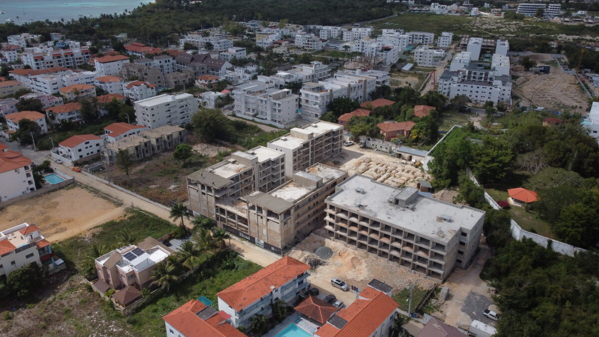 Proyecto inmobiliario en construcción en Bayahíbe, República Dominicana, correspondiente a Blend, desarrollo residencial en etapa de obra