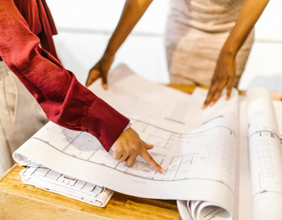 Análisis de planos arquitectónicos para evaluar una inversión inmobiliaria en República Dominicana en etapa temprana