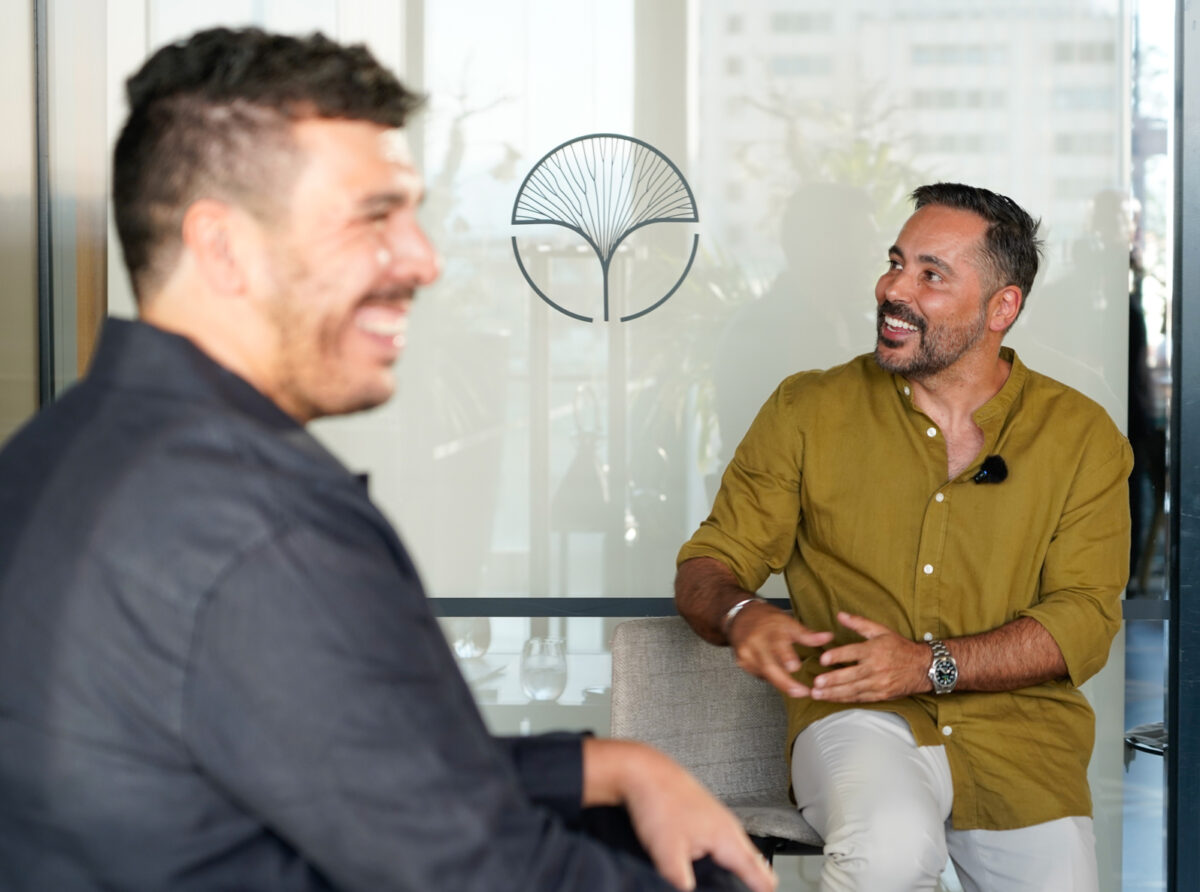 Federico Castillo y Germán Álvarez conversan durante la presentación de The Don Dom en Madrid.